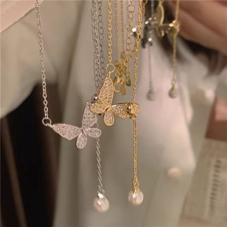 ビジューバタフライロングパールネックレス