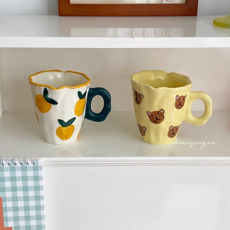ユニークなデザインの陶器カップ ユニークなデザインの陶器カップ