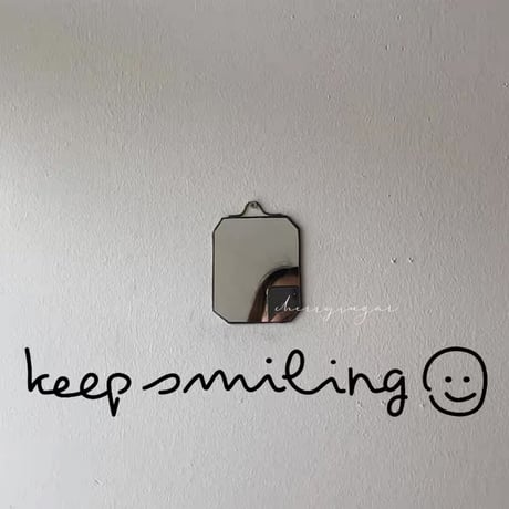 ウォールステッカー"keep smiling"