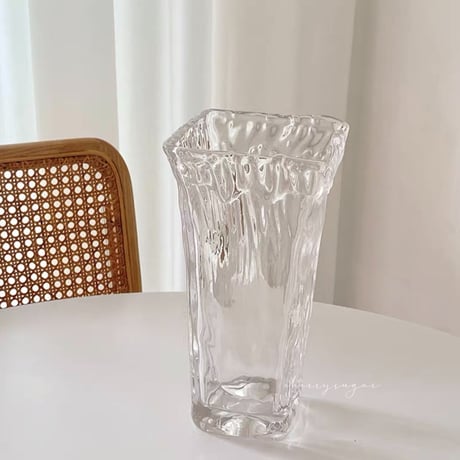 フロストグラスのフラワーベース