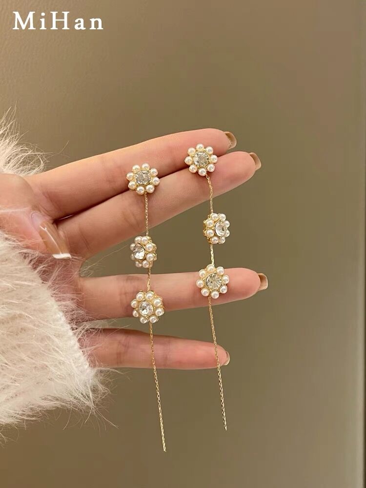 限定♡入荷❣️ ふわふわファー×ゆらゆらいちご　ピアスイヤリング 限定♡入荷❣️ ふわふわファー×ゆらゆらいちご ピアスイヤリング 即納