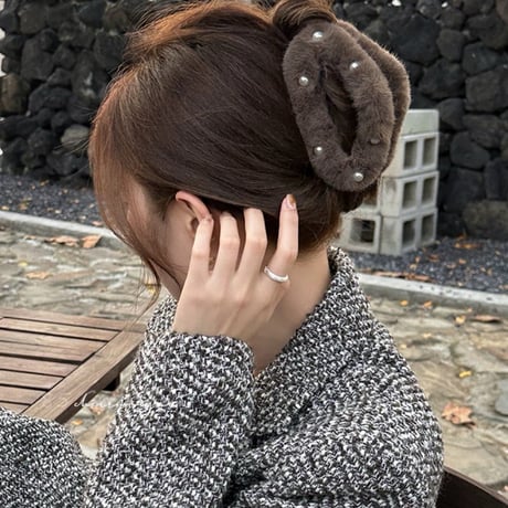 【一部即納】ふわふわファーパールヘアクリップ