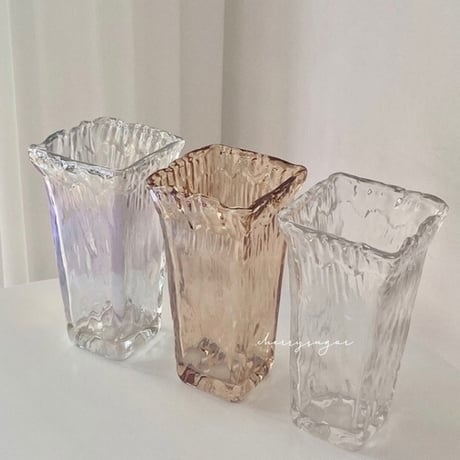 フロストグラスのフラワーベース