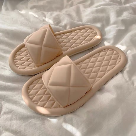 ダイヤカットのルームシューズ