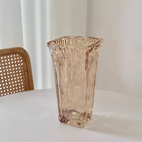 フロストグラスのフラワーベース