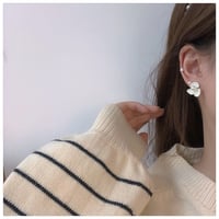 マットフラワーのパール ピアス/イヤリング