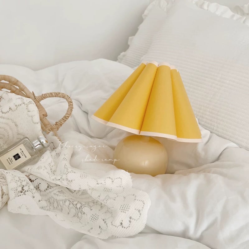 ペールイエローのプリーツシェードランプ | Cherry Sugar