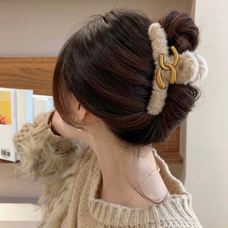アレク　赤いファー付きヘアクリップ 楽天市場】【 ベビー ヘアクリップ 】ミンクファー 3.5cm 滑り