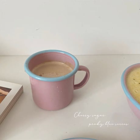 ピンキーブルーのテーブルウェアシリーズ