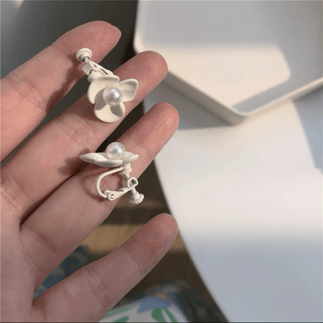 マットフラワーのパール ピアス/イヤリング
