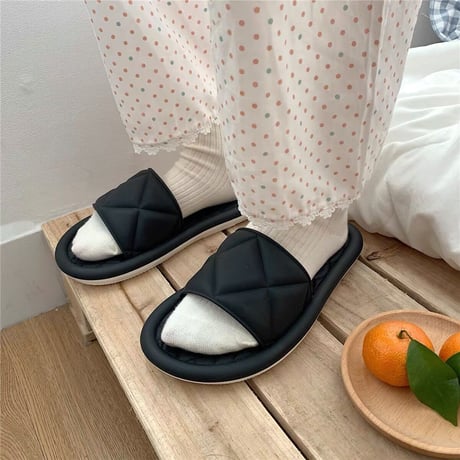 ダイヤカットのルームシューズ