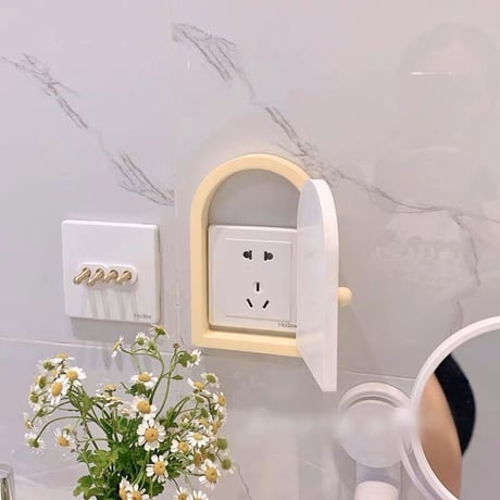 ミニドアなパステルカラーのコンセントカバー