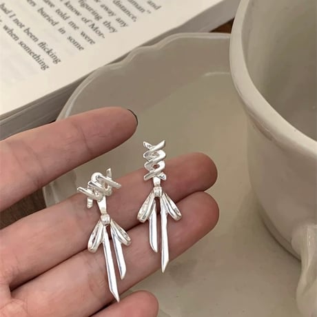 シルバー編み上げリボンピアス