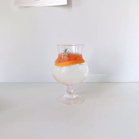 ガラスのジュースグラス