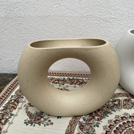 陶器のハーフ花瓶