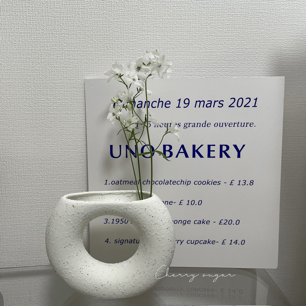 陶器のモダンフラワーベース | Cherry Sugar 陶器のモダンフラワーベース | Cherry Sugar