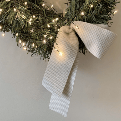 LEDライトのクリスマスリボンリース