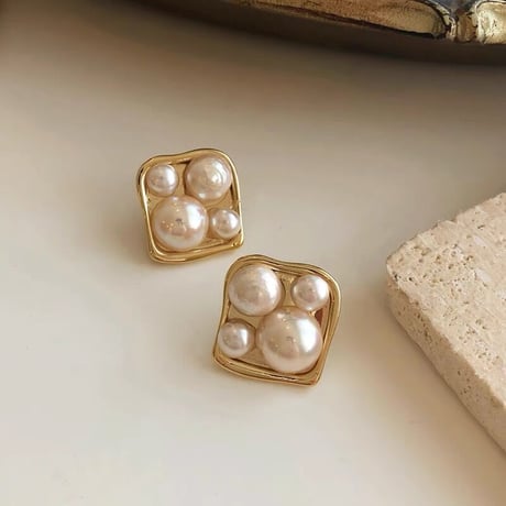 ニュアンススクエアゴールドパールピアス
