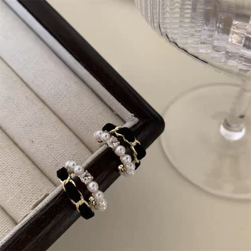 ゴールドパールロゴピアス VALENTINO ヴァレンティノ ピアス アクセサリー Vロゴ