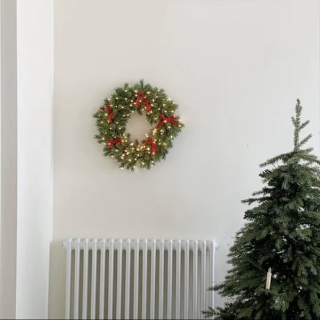 LEDライトのクリスマスリボンリース