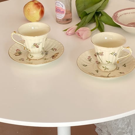 ミツバチや蝶々のビンテージ カップ&ソーサー
