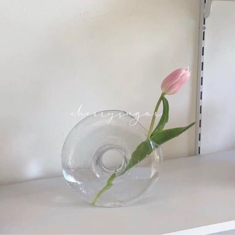 ガラスの透明な花瓶