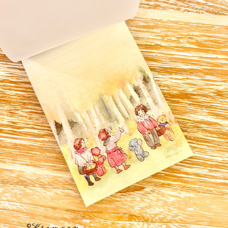 "Three Kids in Autumn Woods"  memo pad （秋の森の三人のメモ帳）