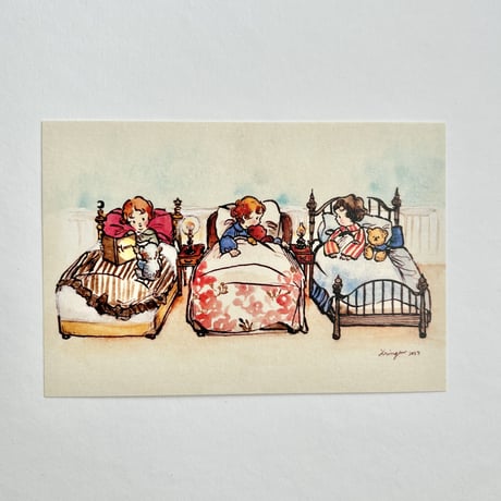 Three kids in beds ポストカード （ベッドの中）