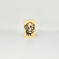 椅子に座るくまとペン (Bear Sitting on a Chair with Pen)  ハンコ