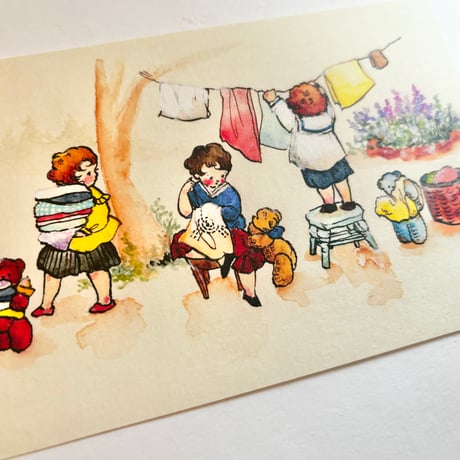 Three Kids doing laundry ポストカード