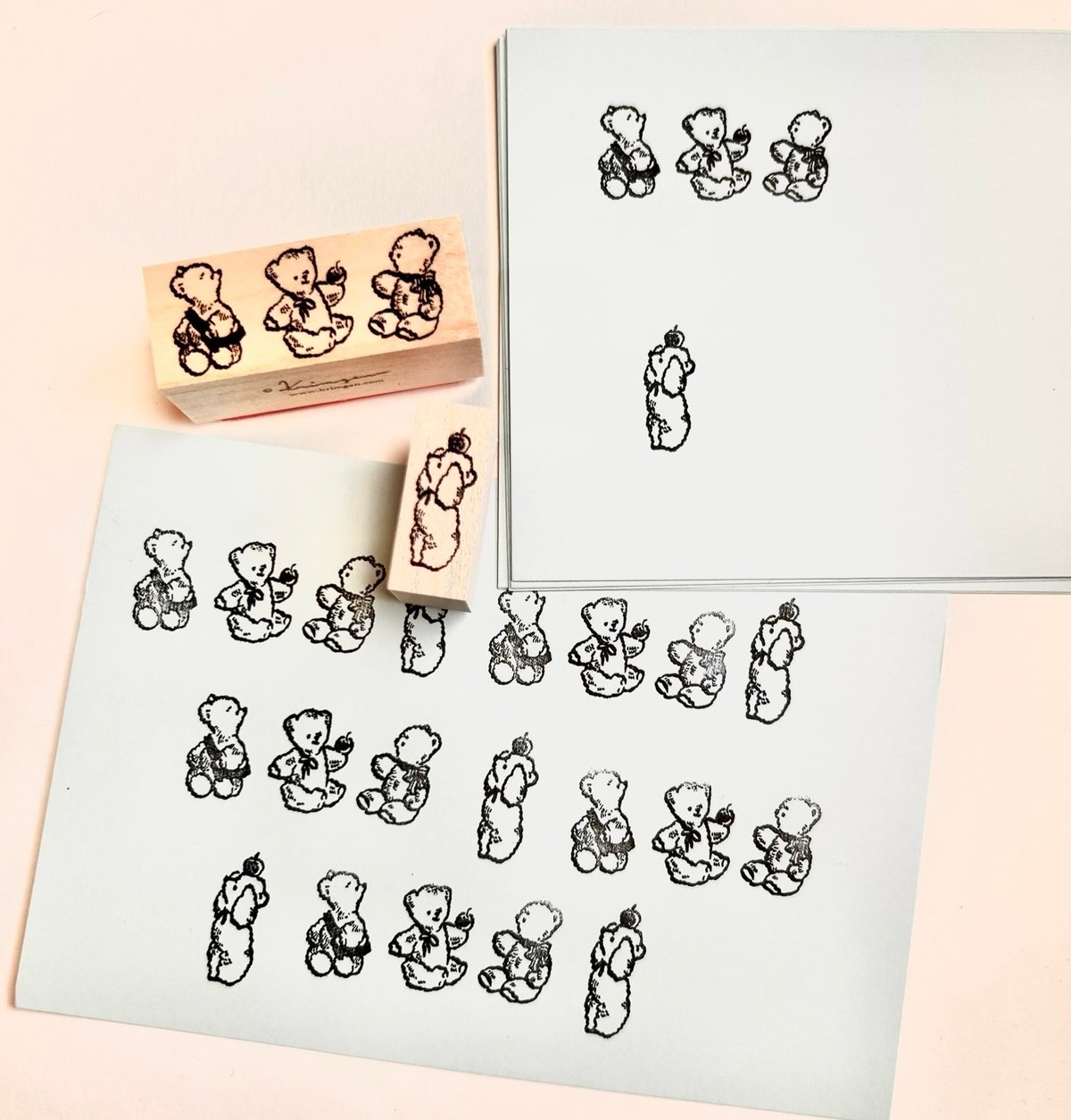 消しゴムはんこNo.147  ちびくまとりんご Apple Bear” Stamp （No.235) りんごのくまハンコ | Krimgen