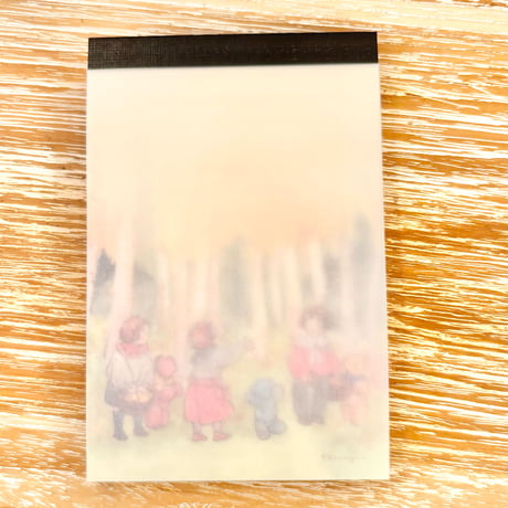 "Three Kids in Autumn Woods"  memo pad （秋の森の三人のメモ帳）