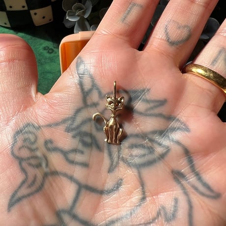 VINTAGE 14K YELLOW GOLD SITTING CAT CHARM (1点物)