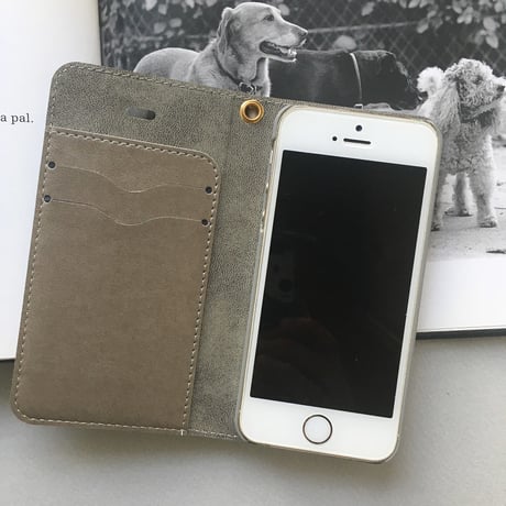 ベルト無し 白ワンコ 手帳型 for iPhone /android版はカメラ穴無し