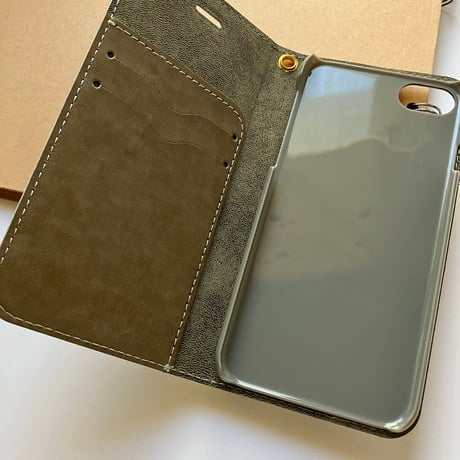 ベルト無し白ワンコ５人 手帳型iPhone/androidはカメラ穴無し