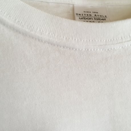 ゆったりシルエットTシャツ-タイポグラフィ