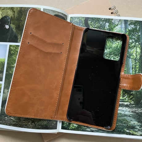 組み合わせ自由ワンコ2人組み手帳型スマホケース / ヌメ革風・アンドロイドも対応