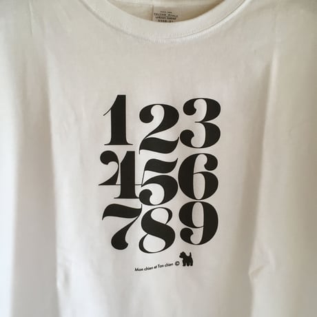 ゆったりシルエットTシャツ-タイポグラフィ