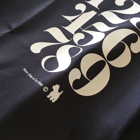 ゆったりシルエットTシャツ-タイポグラフィ