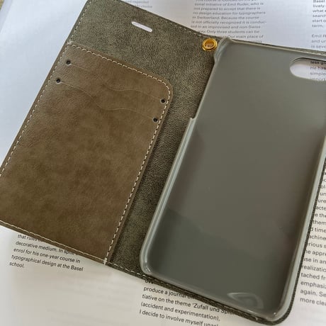 ベルト無し白ワンコ2人ギンガムチェック 手帳型 iPhone /android版はカメラ穴無し