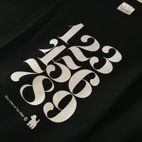 ゆったりシルエットTシャツ-タイポグラフィ