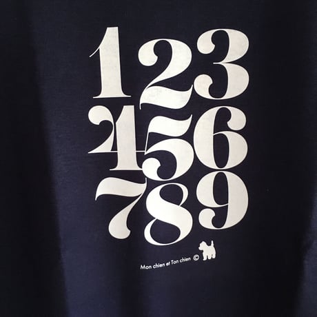 ゆったりシルエットTシャツ-タイポグラフィ