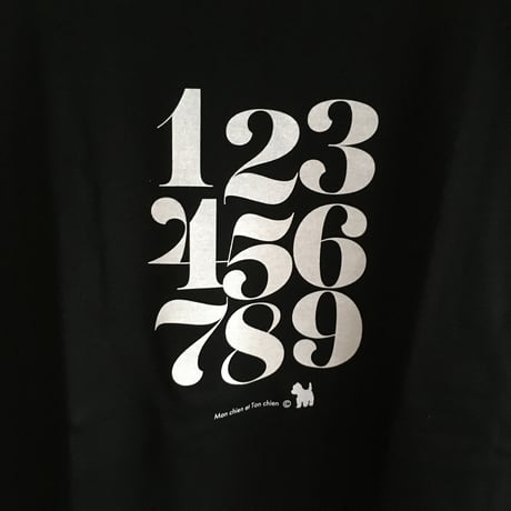 ゆったりシルエットTシャツ-タイポグラフィ
