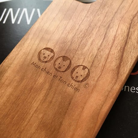 3人/チェリーウッド・ スマホケース　レーザー加工-iPhone用