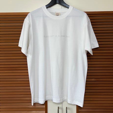 ◎organic cotton◎logo tee white “EVERYDAY IS A NEW DAY”