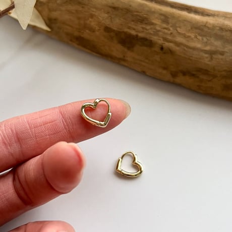 Petit heart pierce
