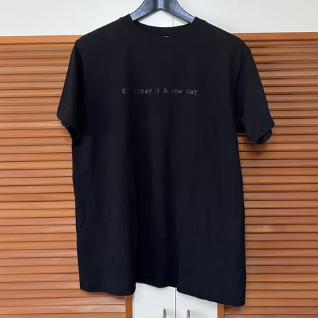 ◎organic cotton◎logo tee black “EVERYDAY IS A NEW DAY”