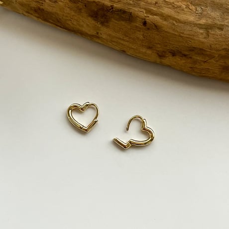 Petit heart pierce