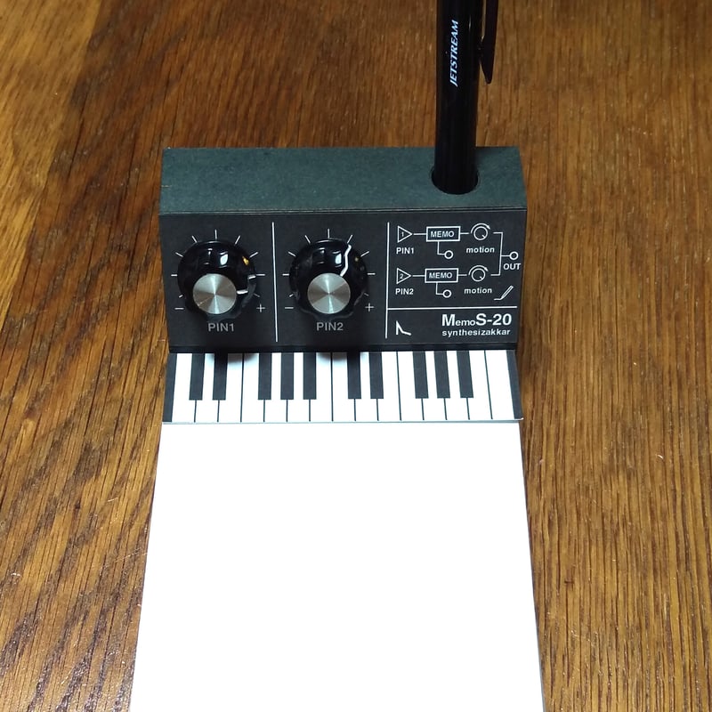 雑誌掲載【メモ帳】MemoS-20PE シンセサイザー型・ペンスタンド 雑誌掲載【メモ帳】MemoS-20PE シンセサイザー型・ペンスタンド