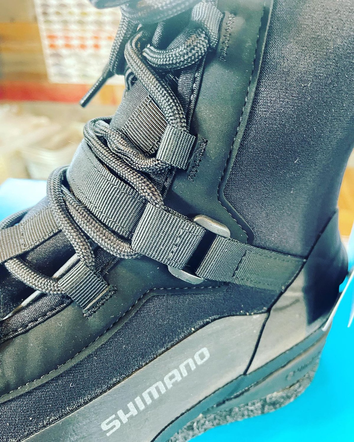 SHIMANO ロックショアウェットブーツ（ウォータードレインピン